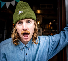 Load image into Gallery viewer, Mössa våffelstickad - Mossgrön
