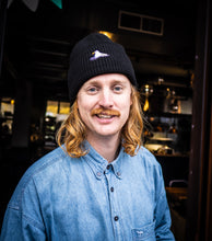 Load image into Gallery viewer, Mössa våffelstickad - Nattsvart

